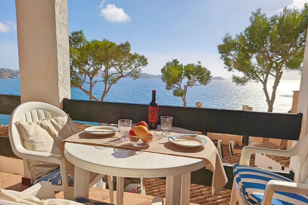 Entire apartment, Apartment with sea view for 3 people in Cala Fornells in Cala Fornells, Calvià