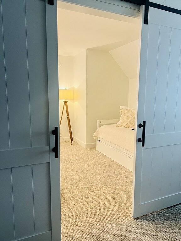 Newly Renovated, Beautifully Decorated, Lake Front in Reynolds in Lake Oconee