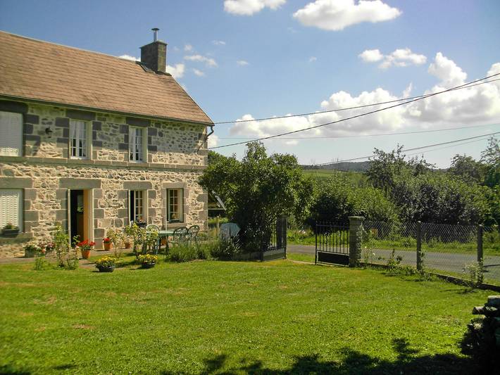 Maison de vacances pour 3 personnes, avec Terrasse ainsi que Jardin et Vue dans le Puy-de-Dôme