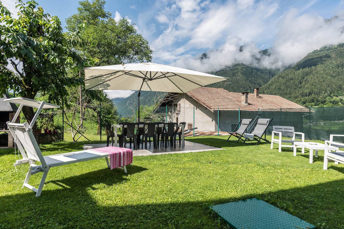 Ganze Wohnung, Ferienwohnung 'Casa Facco' mit Bergblick, privatem Garten und Wlan in Bocenago, Brentagruppe