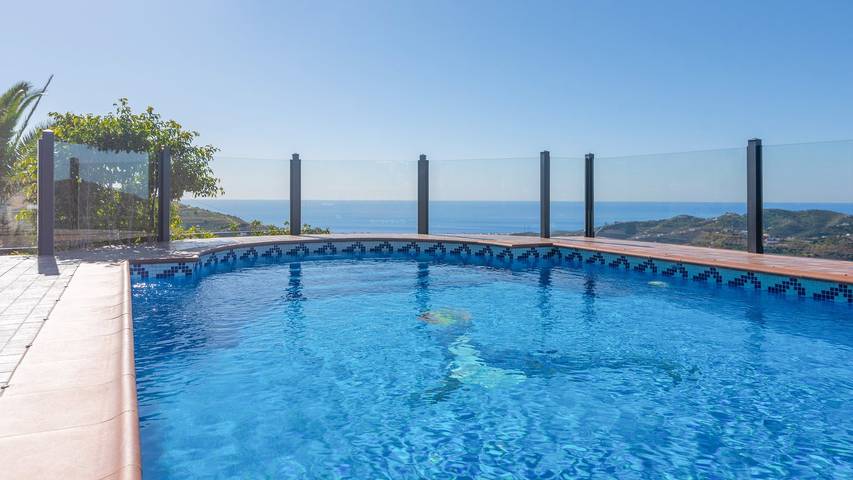 Villa für 5 Personen, mit Balkon/Terrasse und Pool in Torrox - 3