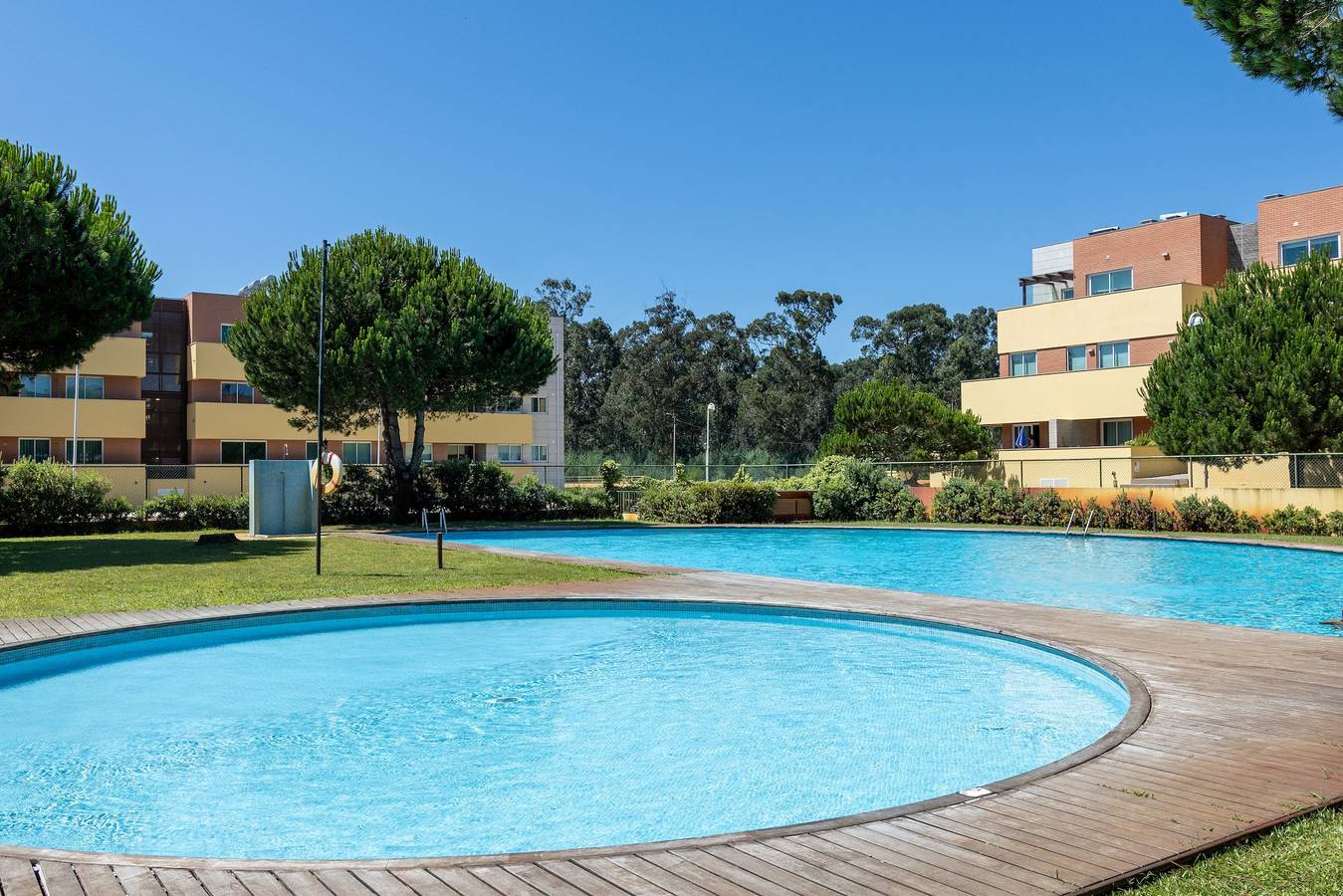Casa Vacacional 'Aurora Do Furadouro L' con Piscina Compartida, Terraza Privada y Wi-Fi in Furadouro, Ovar