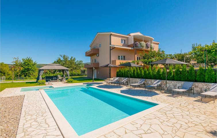 Ferienhaus für 8 Personen, mit Terrasse und Pool - 1