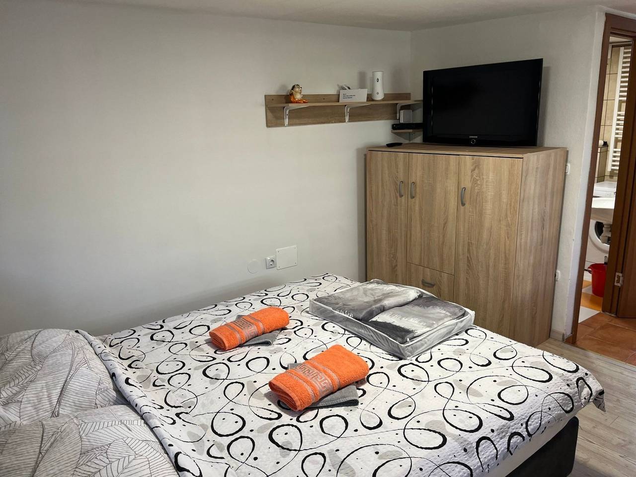 Ganze Wohnung, Meadow Tranquil Apartments with Evergreen Garden - Studio Apartment in Karawanken und Bachergebirge, Triglav Nationalpark