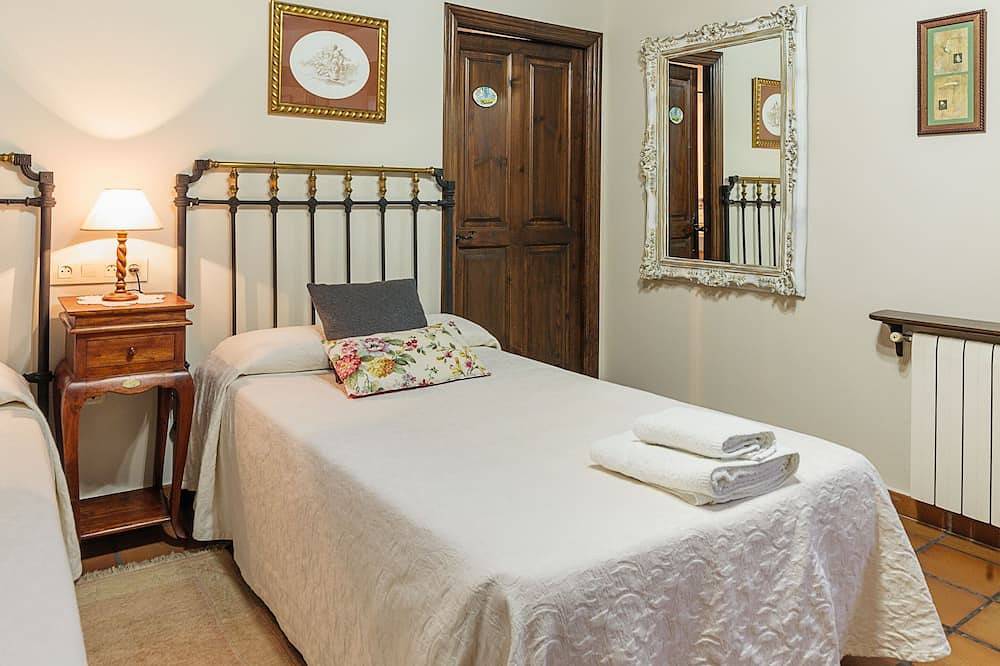 Rural house in the heart of Asturias, Comarca de la Sidra, a step away from everything in Cabranes, Costa Verde (Spain)