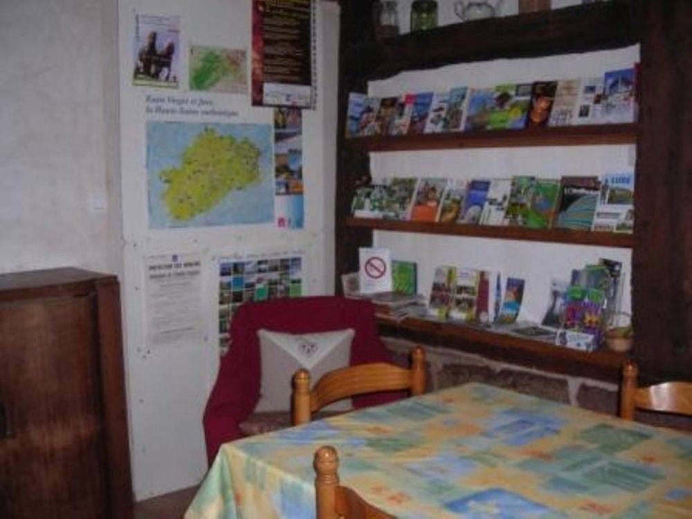 Chambres d'hôtes de la Chapelle des Cornottes - Chambre Bleue in Magny-Jobert, Haute-Saône