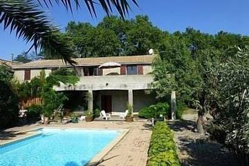 Gîte pour 6 personnes, avec jardin ainsi que jacuzzi et balcon à Ginestas