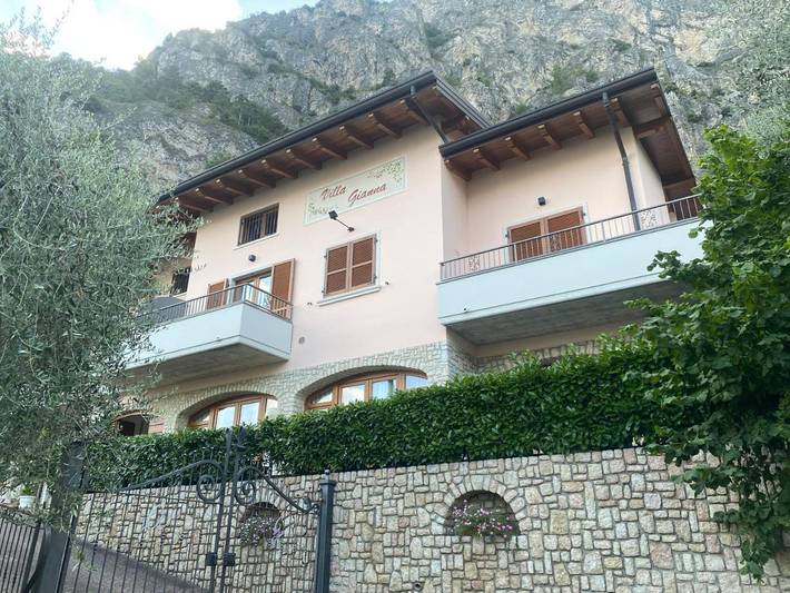 Vakantieappartement voor 2 personen, with zwembad and uitzicht as well as tuin and uitzicht op het meer in Limone sul Garda