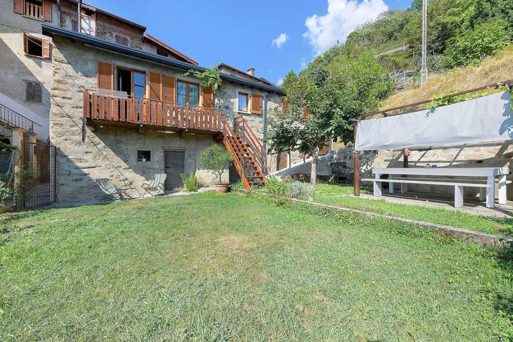 Ferienhaus für 4 Personen, mit Seeblick und Balkon sowie Garten - 1