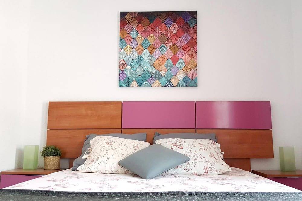 Entire apartment, C3 Casa del Castillo by Naturadrada in La Adrada, Ávila Region