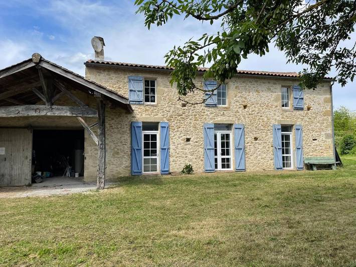 Location de vacances pour 14 personnes, avec vue ainsi que jardin et piscine à Sauternes (Gironde)