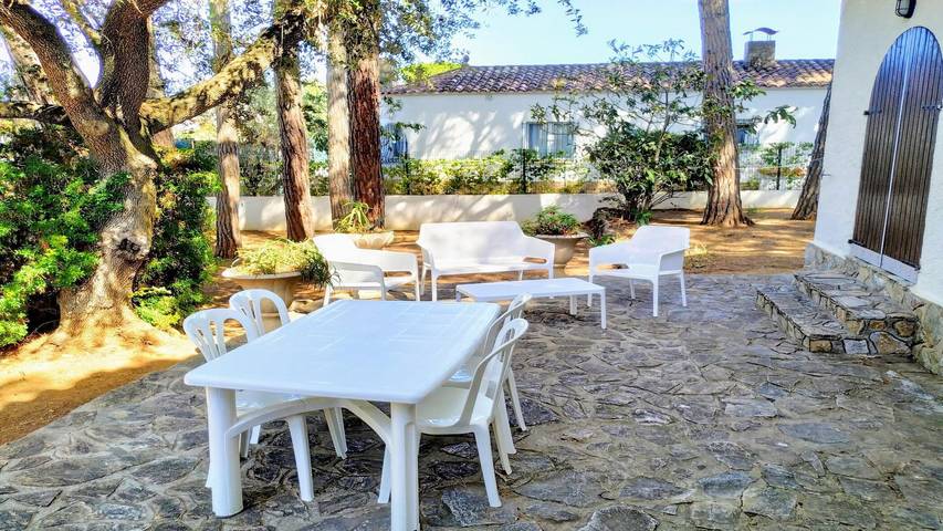 Location de vacances pour 6 personnes, avec terrasse ainsi que piscine et jardin, adapté aux familles à L'Escala - 3