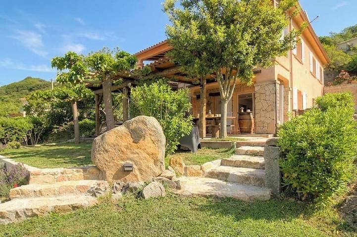 Location de vacances pour 2 personnes, avec jardin à Altagène