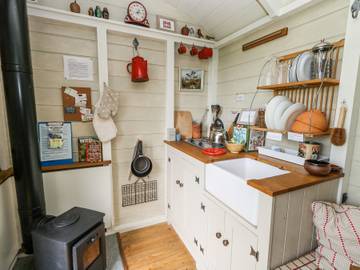 Hut for 2 People in Purbeck Heritage Coast, South West England, Photo 3