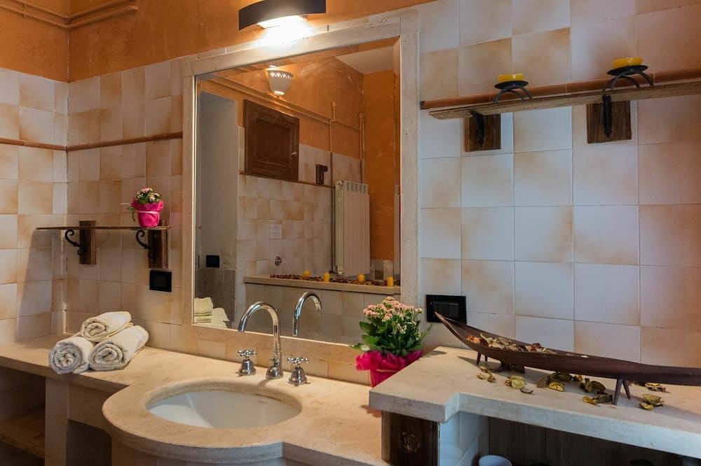 Bonito apartamento en villa con piscina, Wifi, Tv, patio, mascotas permitida y vista panorámica in Montefiascone, Provincia de Viterbo