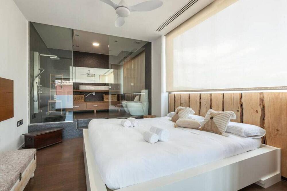 Stylish Villa with Private Pool near Barcelona in El Papiol, Barcellona entroterra