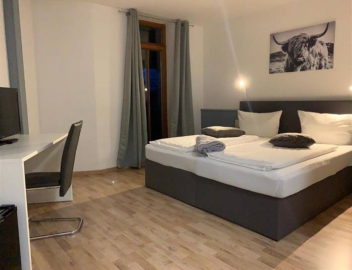 Hotel für 3 Personen, mit Balkon und Whirlpool sowie Terrasse und Garten in Cham