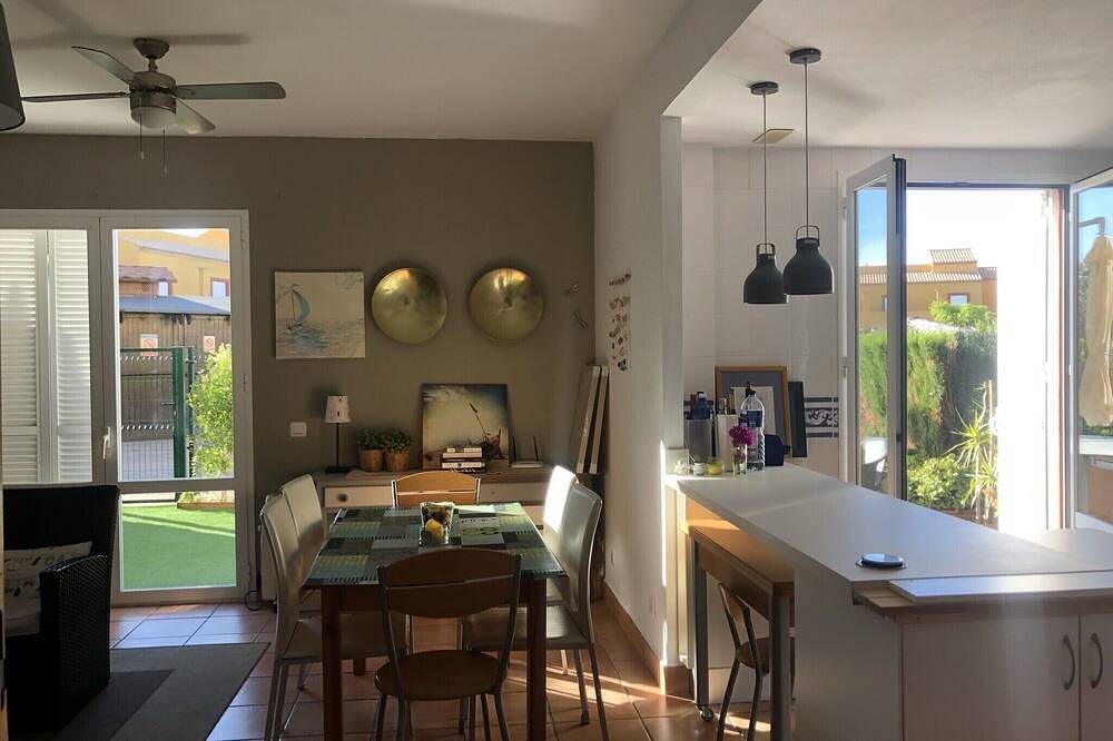 Excelente casa con jardín, piscina. 6-8 personas,wifi gratis. Impecable in Costa Ballena, Rota 