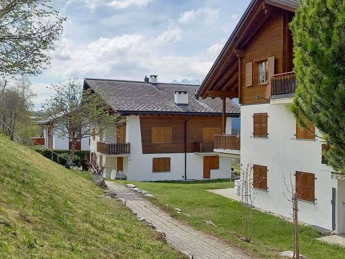 Ferienwohnung für 4 Personen, mit Terrasse und Garten in Obersaxen