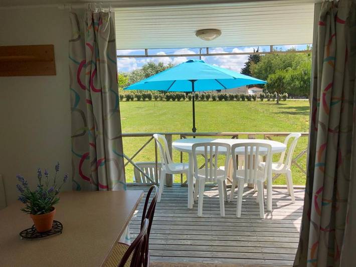 Location de vacances pour 4 personnes, avec Balcon et Terrasse ainsi que Jardin et Vue à Jau-Dignac-et-Loirac