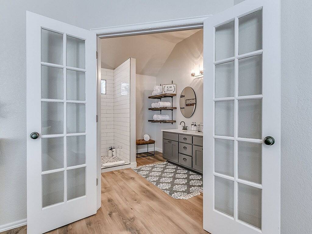 Edmond charmer with Rainfall shower & large yard! in Edmond, Oklahoma County