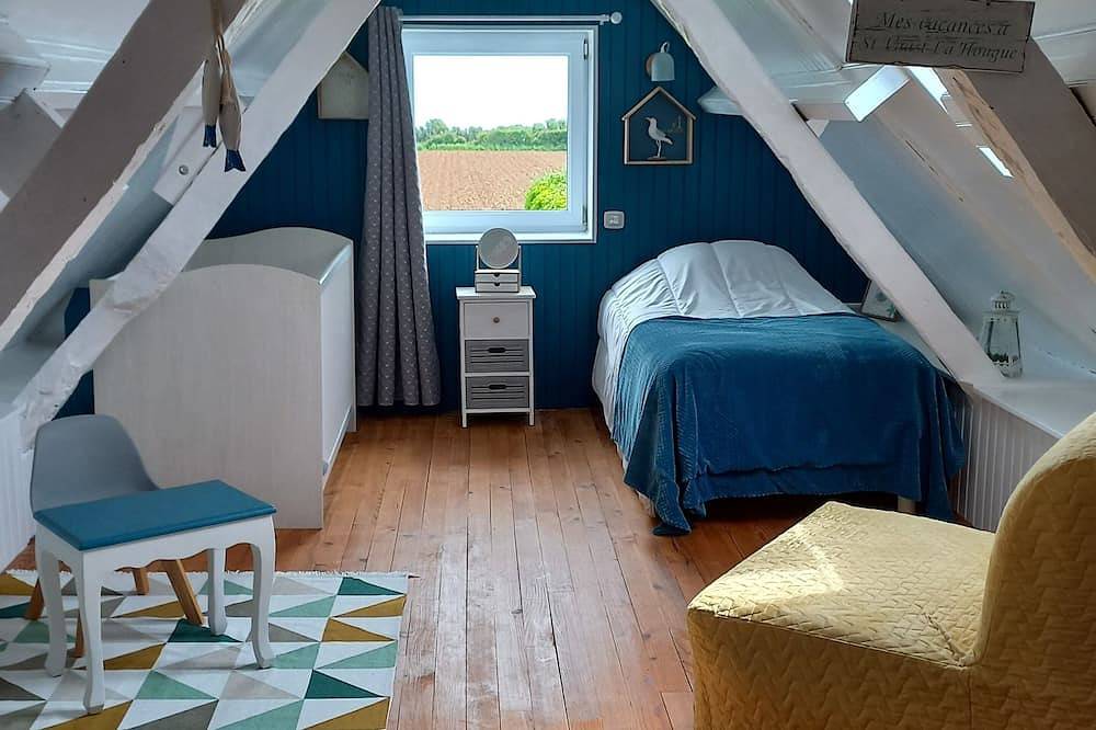 Quiet fisherman's cottage, 400 m from beach, sea view. Ideal for families in Réville, Cherbourg und Umgebung