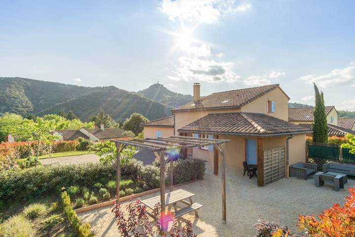 Villa pour 8 personnes, avec piscine ainsi que balcon et jardin à Vallon-Pont-d'Arc - 2