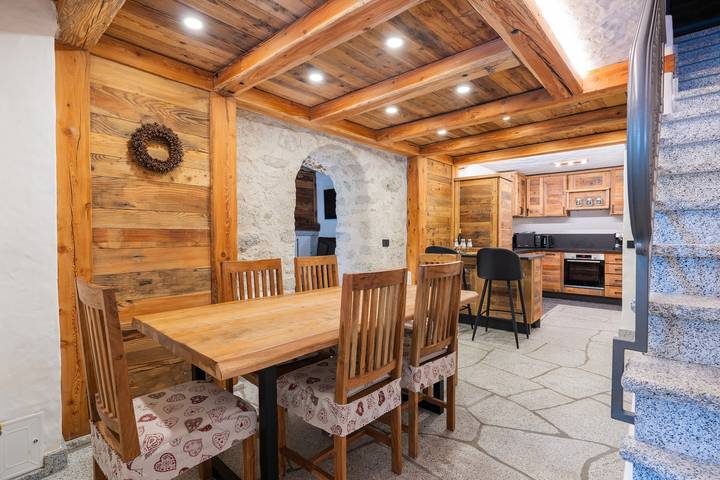 Chalet 'Maroc Mountain' con vista sulle montagne, terrazza privata e Wi-Fi in Carisolo, Alpi dell'Adamello e della Presanella