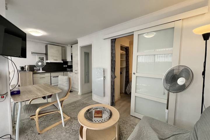 Gîte pour 3 personnes, avec terrasse dans Plage de Juan-les-Pins