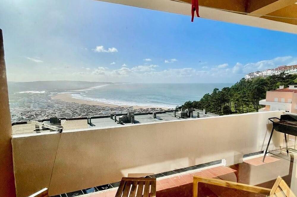 Ganze Wohnung, Gorgeous 2-bedroom apartment in welcoming Nazaré near the beach in Nazaré, Leiria District