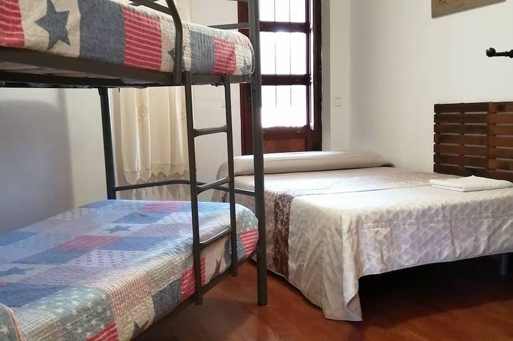 Chalet independiente con piscina privada y jardín con juegos al aire libre in Argamasilla de Alba, La Mancha