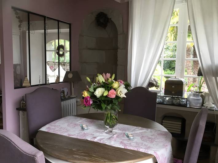 Chambre Darjeeling aux Ormeaux : vue lac, terrasse partagée et Wi-Fi in Bouchemaine, Vallée de la Loire