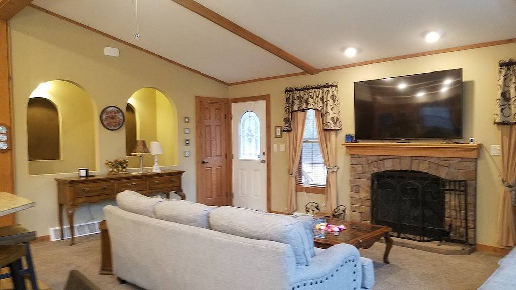 Neu auf dem Markt. Hütte mit 3 Betten und 3 Bädern, umgeben von Wald in Adams County (WI)