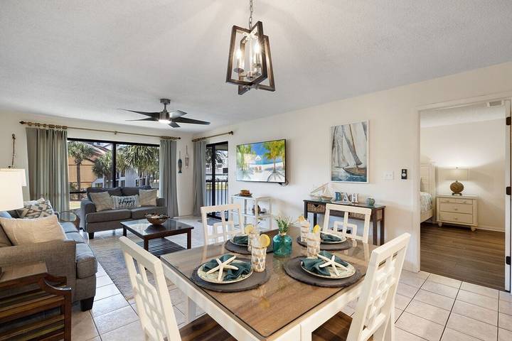 Villa for 8 people, with hot tub and pool as well as balcony and sauna in Emerald Coast