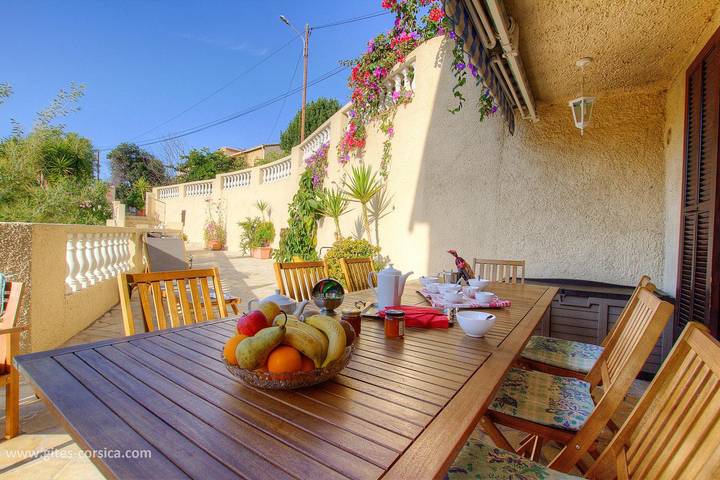 Gîte pour 8 personnes, avec Terrasse et Vue dans Sagone - 2