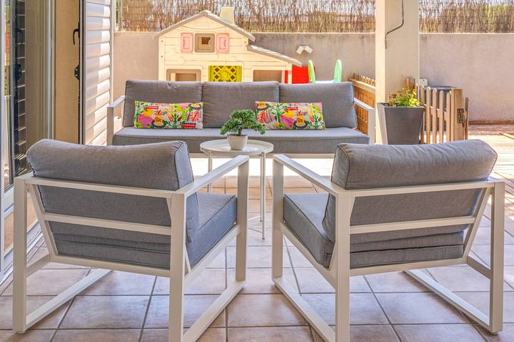 Belle Villa Ronda Estación avec Piscine, Terrasse, Jardin, Wi-Fi & climatisation ; Parking disponible dans la rue in Porreres, Majorque du Sud