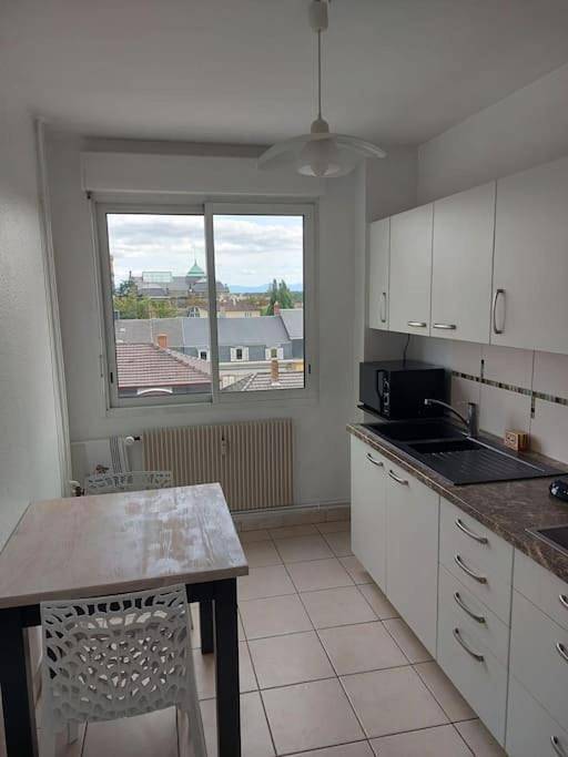 Gîte pour 4 personnes, avec terrasse et vue dans Gare De Colmar - 3