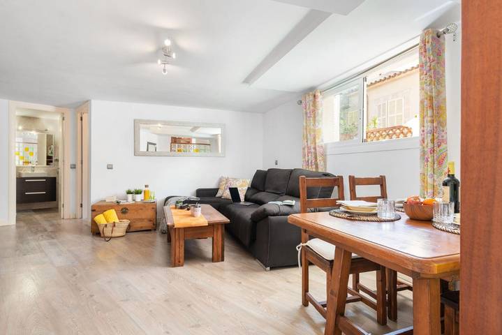 Apartamento entero, Apartamento de vacaciones para 2 personas con balcón/terraza in Alcanada, Alcúdia