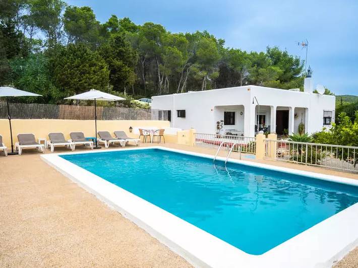 Villa pour 5 personnes, avec Terrasse ainsi que Jardin et Piscine dans 