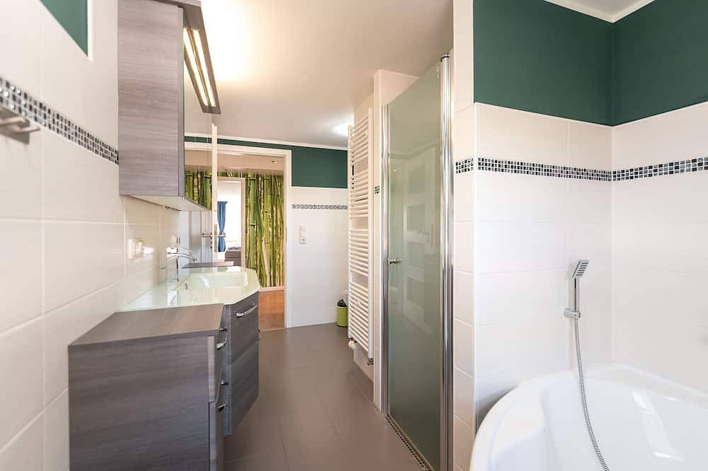 Appartement entier, Ferienwohnungen Mick Hund Erlaubt, mit Kamin & Badewanne - Fewo Mick - Dg in Dargen, Usedom