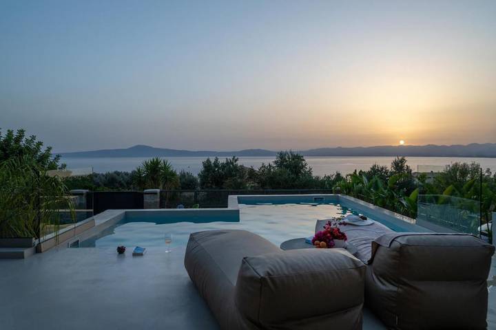 Location de vacances pour 4 personnes, avec Terrasse et Jardin ainsi que Piscine et Vue dans Mikra Mandinia