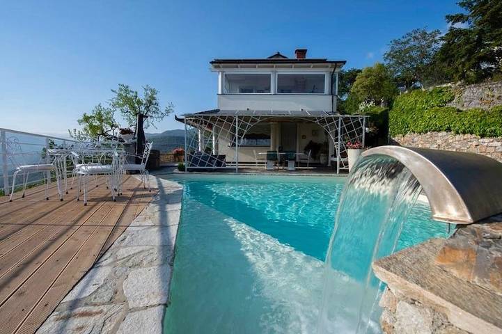 Ferienhaus für 4 Personen, mit Balkon und Whirlpool