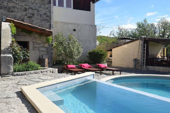 Maison de vacances pour 5 personnes, avec piscine ainsi que balcon et jardin
