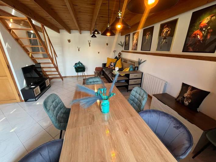 Location de vacances pour 6 personnes, avec Terrasse ainsi que Jardin et Vue à Louches