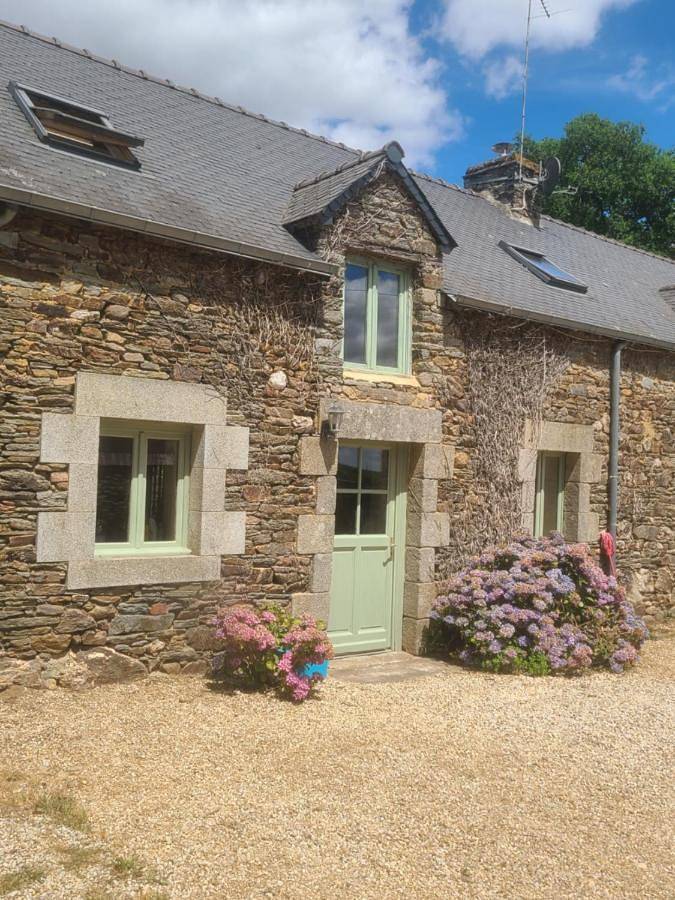 Location de vacances pour 6 personnes, avec Terrasse ainsi que Jardin et Piscine à Pleugriffet