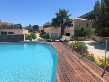 Villa pour 8 personnes, avec piscine ainsi que jacuzzi et jardin, adapté aux familles à Calvi