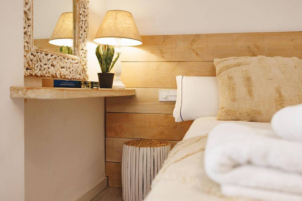 Entire apartment, Plaça Catalunya Terrace - Holiday Apartment Girona | Bravissimo in Girona, Gironès