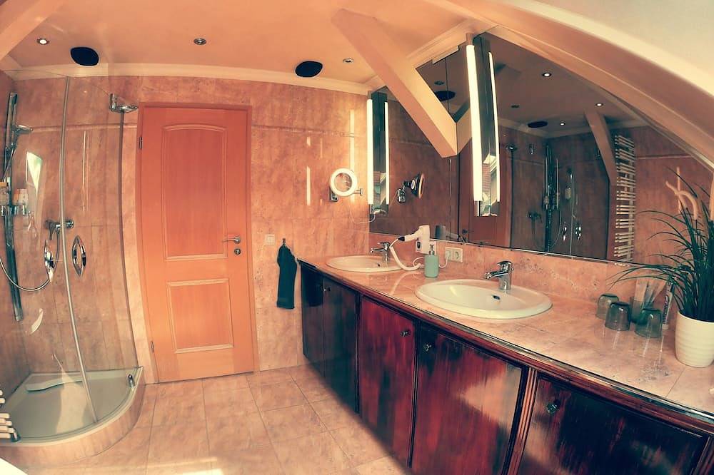 Ganze Wohnung, Purer Luxus in Zwickau Planitz - Exklusive Ferienwohnung für bis zu 10 Personen! in Zwickau, Chemnitz und Umgebung