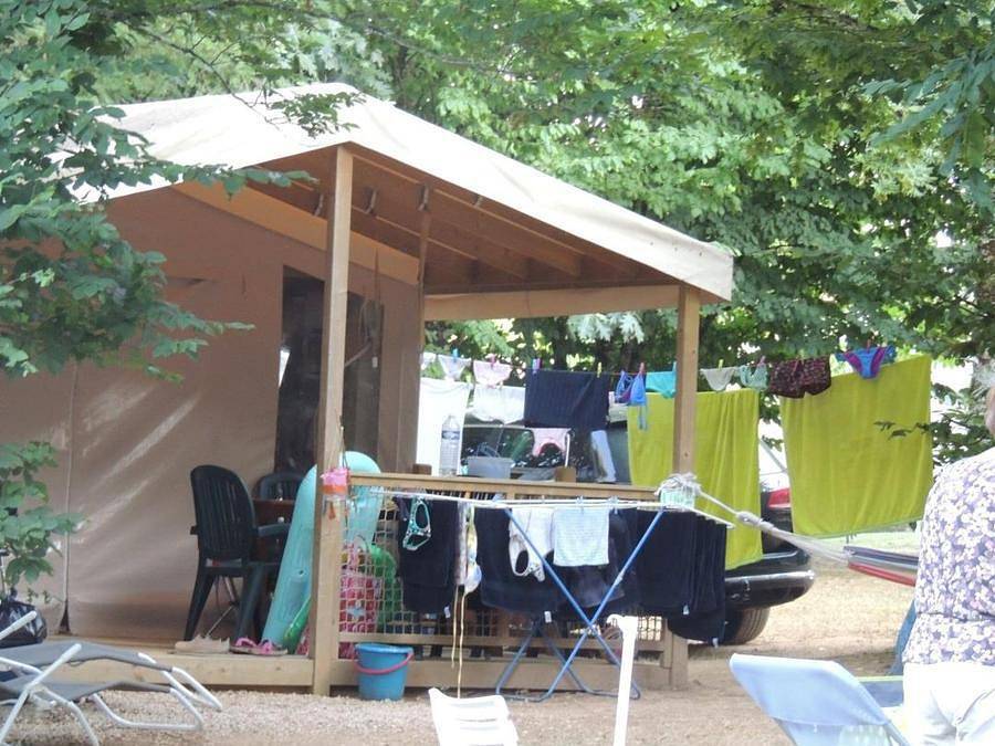 Flower Camping les Nauves - Canvas and wooden tent 5 persons - Standard Lodge (Without Sanitary Facilities) in Belvès, Périgord Noir