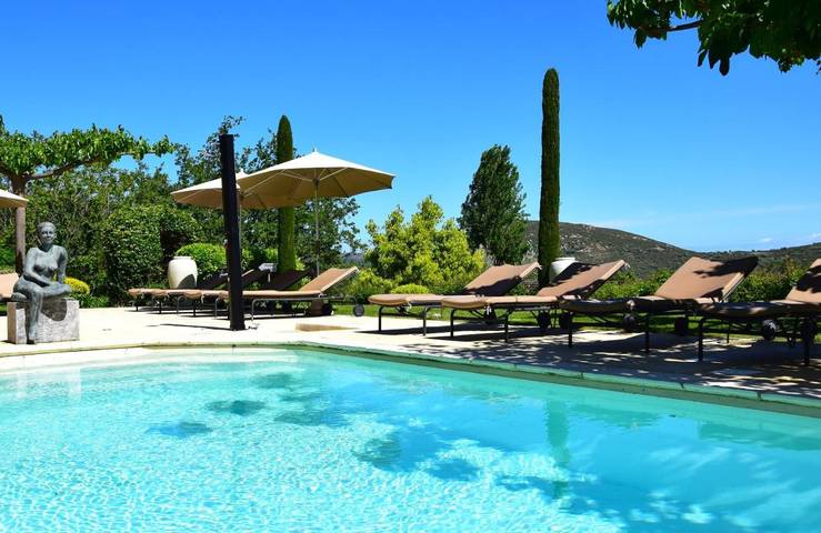 Hôtel pour 2 personnes, avec jacuzzi et sauna ainsi que piscine et jardin